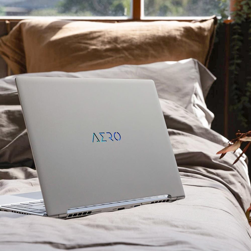 Pc Portable Gamer GIGABYTE AERO 14 BMF / i7-13620H / RTX 4050 6G / 16 Go DDR5 / 512 Go SSD / Argent
