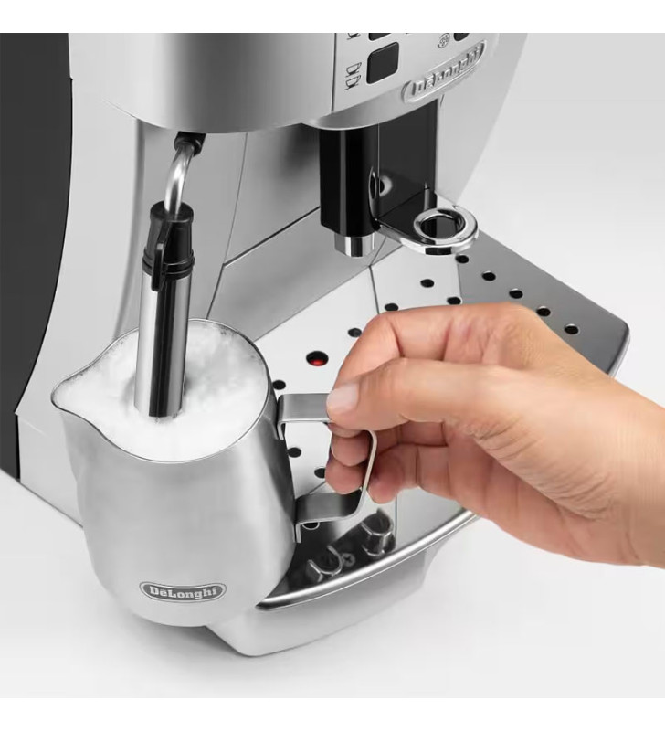 Machine à Café DELONGHI 1.8 Litre / Noir argenté / ECAM22.110SB