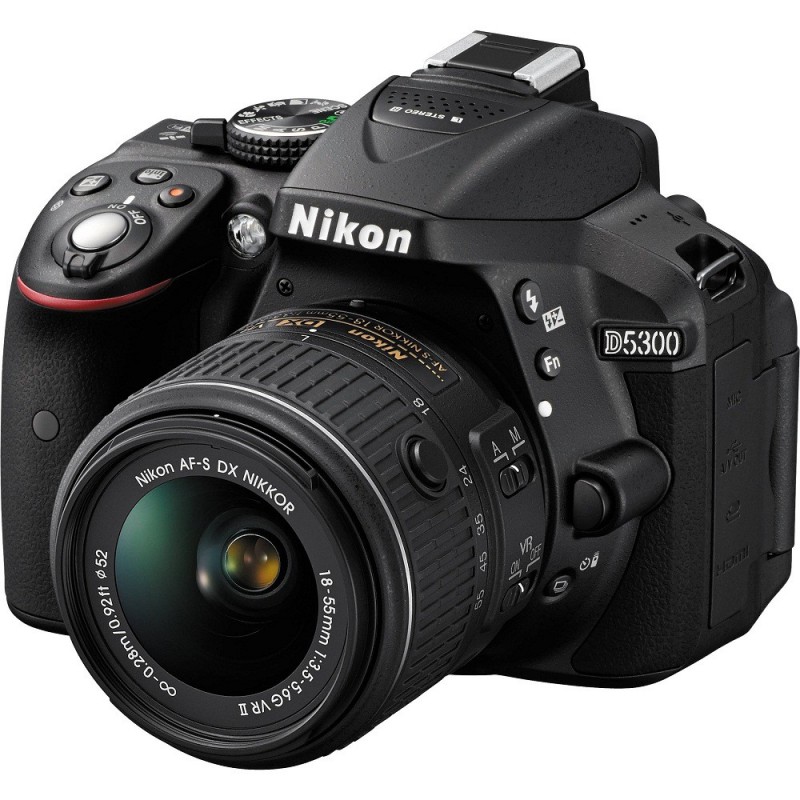 Réflex Numérique Nikon D5300 + Objectif Nikkor 18-55mm + Carte mémoire 32 Go + Etui Offerts